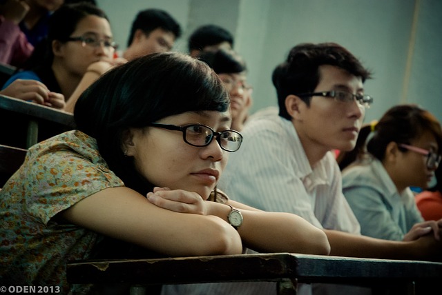 studenti s brýlemi