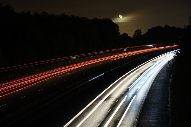 noční dálniční provoz